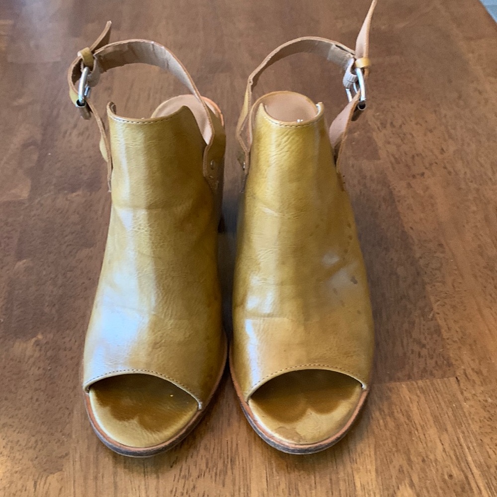 THERAPY tan peep toe sandal.